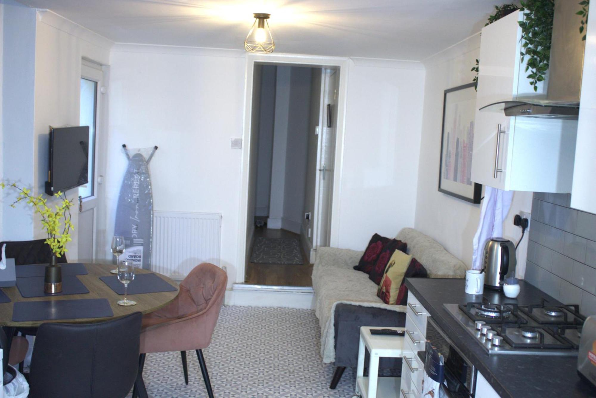 Two Bedroom Flat Near Transport & Shops London Exterior foto