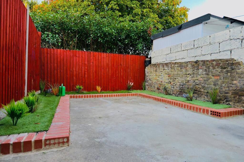 Two Bedroom Flat Near Transport & Shops London Exterior foto